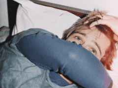 파도가 부서지는 자리에서