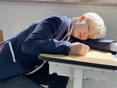 아이돌 연습생 윤정한 x 모범생 나