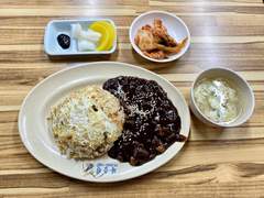 '근본'이자 교과서이며 정석의 볶음밥 - 화승원