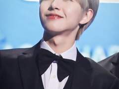 A. 결혼하는 널 보면서