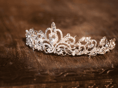 ⁞ 𝑰 𝒂𝒎 𝒕𝒉𝒆 𝑸𝒖𝒆𝒆𝒏, 𝑹𝒂𝒊𝒏𝒂 ⁞