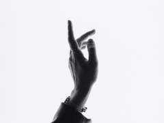 짙은 혈향이 바다의 유향을 묻으려 하니…