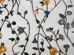 조금씩 드러나는 의문의 비밀