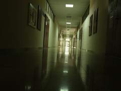 우린 아직도 여기에 잘 살아요