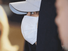 the abandoning girl 16