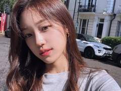 반짝이는 은하 너머 손잡고