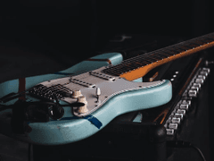 어두우면 기타를 쳐