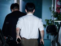 날 붙들어요. 내가 항상 옆에 있을 테니까.