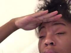 여자는 태어나서 세 번 운다