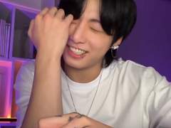 언더에서 올라온 밴드 보컬 전정국이랑 키라키라 아이도루 박지민 우당탕탕 연애하는거 보고싶다.