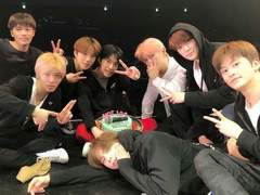 온 우주가 우릴 향한 무대야 TALK 00