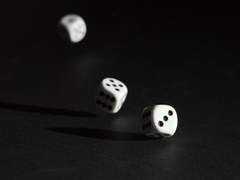 신은 주사위 놀이를 한다 2