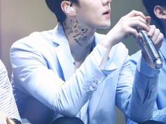 정부 요원의 여주. 반정부 센티넬을 잡아 총을 겨누는데, 02