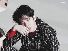 정부 요원의 여주. 반정부 센티넬을 잡아 총을 겨누는데, 03