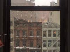 그러니 지금은 곁에 있어요