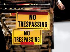 그 경계 너머에는 괴물이 산다