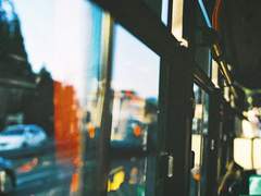 버스 맨 뒤 창문 옆자리