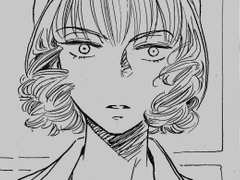 서가 위의 꽃다발