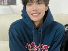 아까 편의점 갔는데 귀여운 알바생 만났다