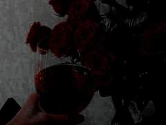 멍은 입술에 생겼는데, 죽은 피는 마음에 고였다.