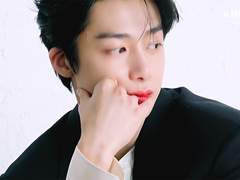 생일카페의 주인공이 등장했다 14