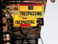 호열백호 : 전방에 개조심 표지판이 있습니다