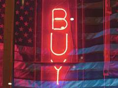 어째서 최저임금은 아직도 만 원이 되지 않는가