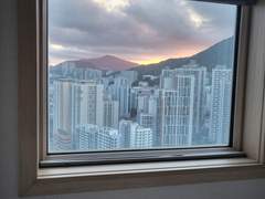 새벽에 쫙 깔린 구름에 해가 힘을 못쓰길래