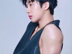 생일카페의 주인공이 등장했다 15