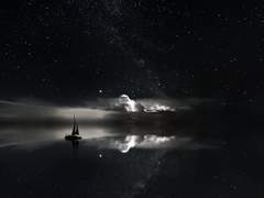 그 별은 검은 우주를 건넌다