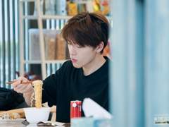 어느날 집으로 이형제가 들어왔다