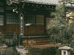 봄날의 곰과 딸기 쇼트케이크