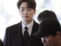 다시 만나줄 거 아니면 나한테 여지 주지 마. (中-1)