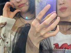 하나의 계절을 찬란히 꾸며준 다정한 나의 수취인에게.