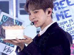 [KEY] 쇼!음악중심 "기범아 생일 축하해🐹🎂"