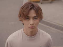 미나쇼 시즌1의 5화에서 미나토가 사쿠마센세를 만나기 위해 사쿠마야를 찾아오는 장면