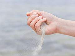 손 틈새의 모래처럼 (1)