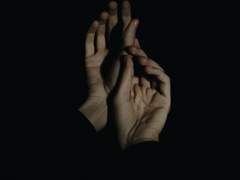 사람은 무엇으로 사는가