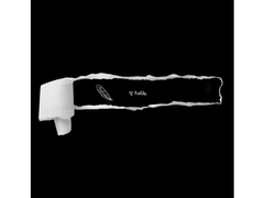 파편의 조각 속, 달빛에 비추어진 그