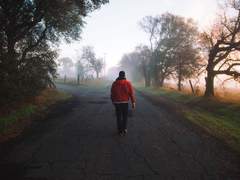 떠나고 싶어도 떠날 곳을 찾지 못해서