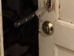 문 하나에 가로막힐 사랑이었다면 진작 망했을 감정이에요