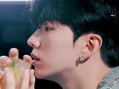 애달픈 시선과,