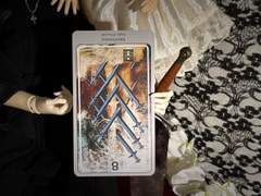 이번 주의 타로 카드: 8 of Swords reversed