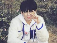 장르는 로맨틱 코미디 Behind