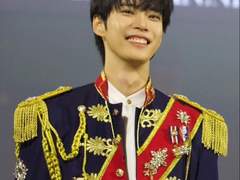 너의 세계 속으로