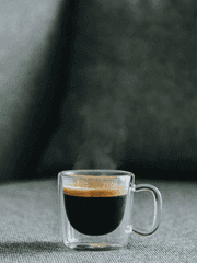 정신을 차릴 때는 에스프레소를 마신다.