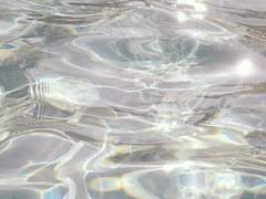 목이 터져라, 아니 이제는······ 다리가 으스러질 때 까지.