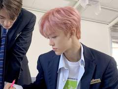 전학 갔는데 제 첫사랑을 만났는데 어떡하죠