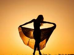 하얀 맨발로 춤을 추던 아이는.