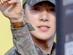 어딜봐 날 봐야지